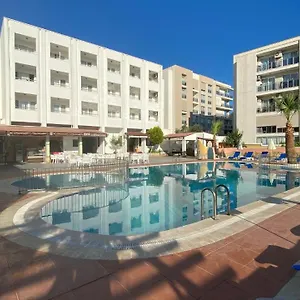 https://oya-family-suites.kusadasihotels.org